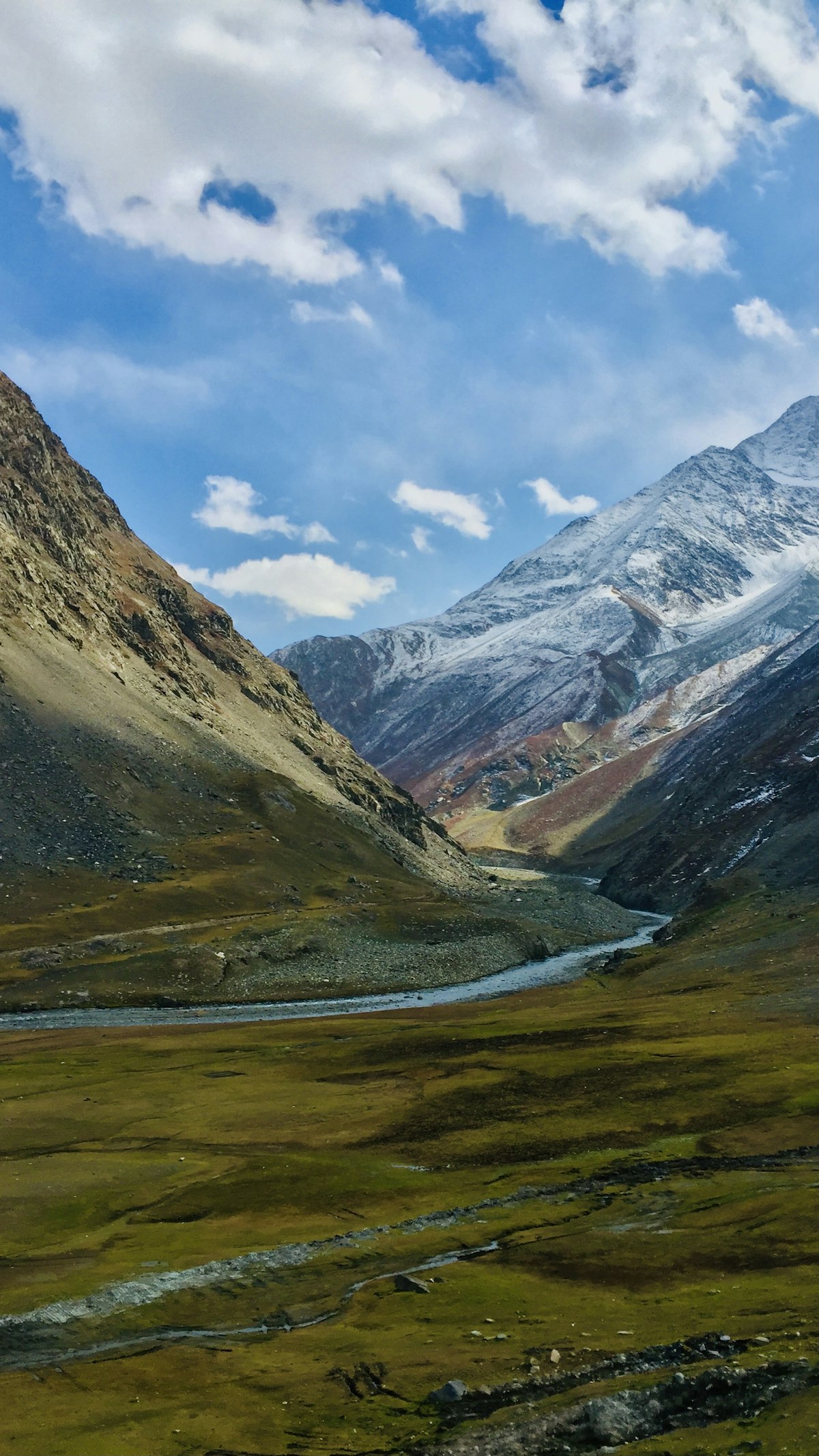 Glacial river valley along the Markha trekking trail